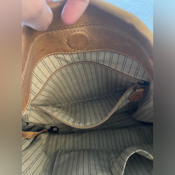 Frye Melissa Hobo and Zip Wallet in Beige in EUC - Picture 12 of 16